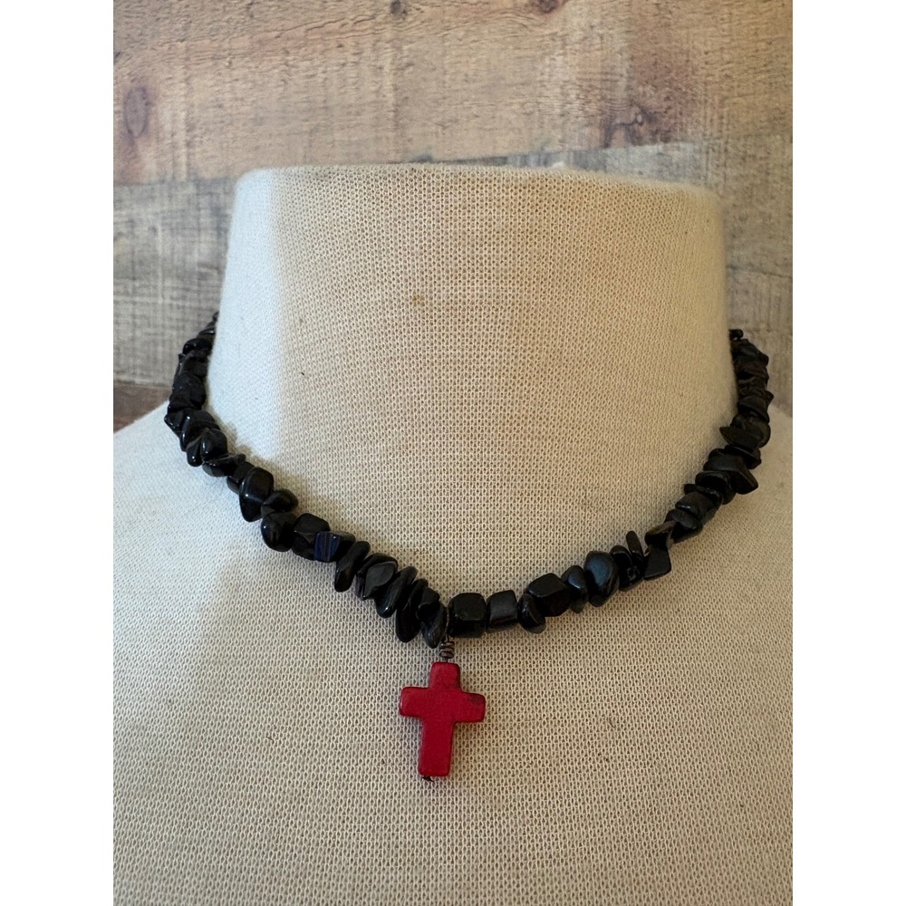Black Stone Chip Necklace Red Cross Pendant 17 Inch Gothic Southwestern
